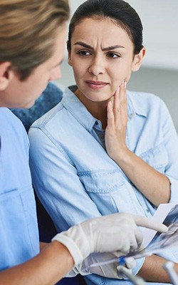 Patient in Londonderry getting TMJ treatment